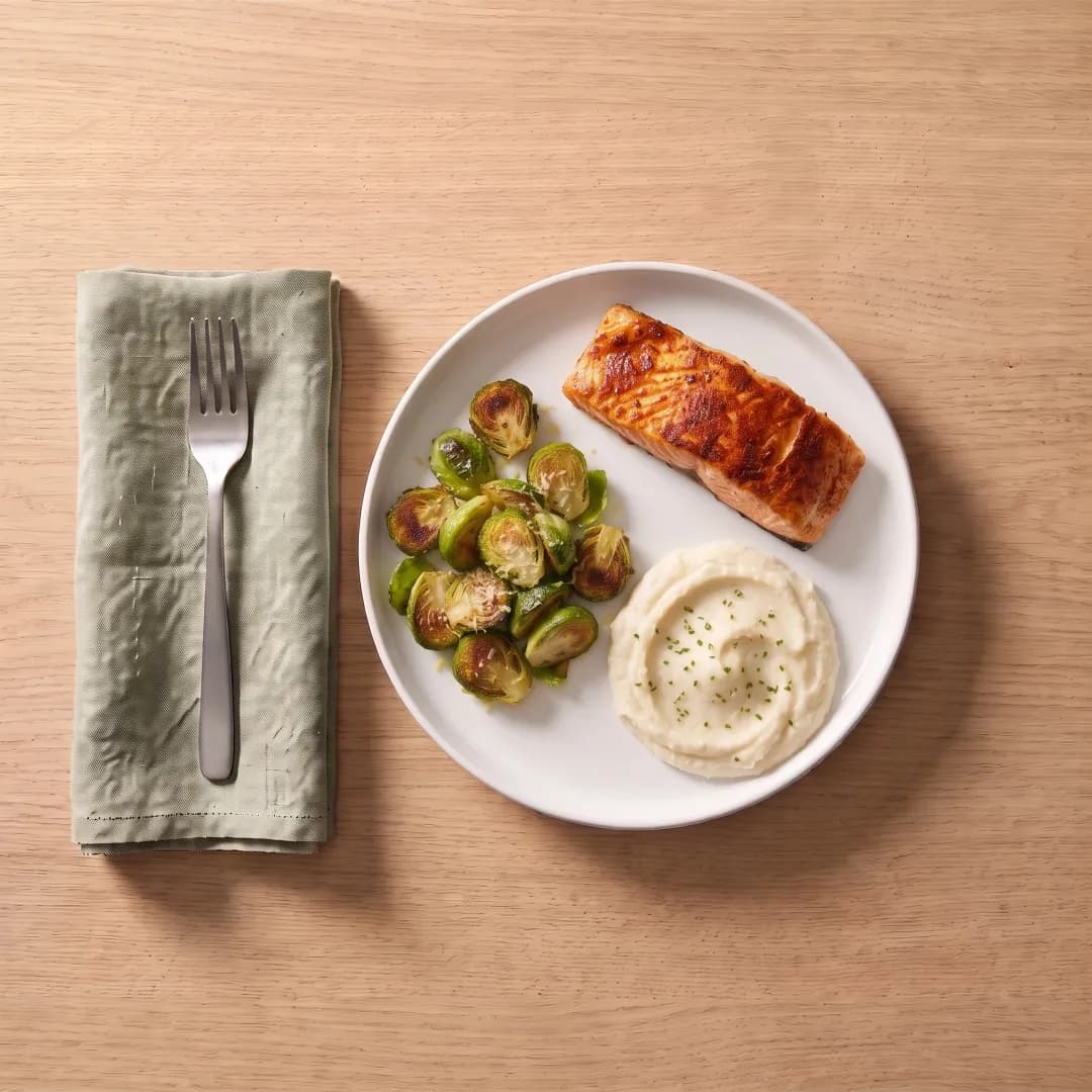 Plate with salmon, Brussels sprouts and mashed cauliflower