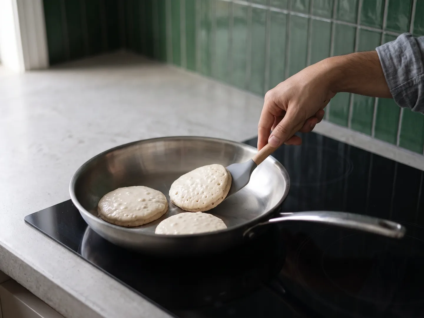 Cooking protein pancakes in a skillet